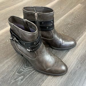 White Mountain Gray Black Leather Look Booties